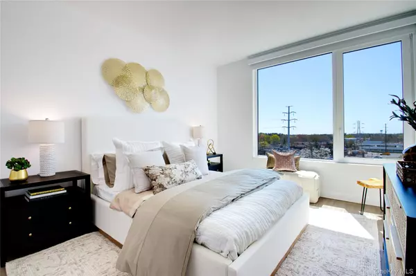 Roslyn, NY 11576,333 Warner AVE #410