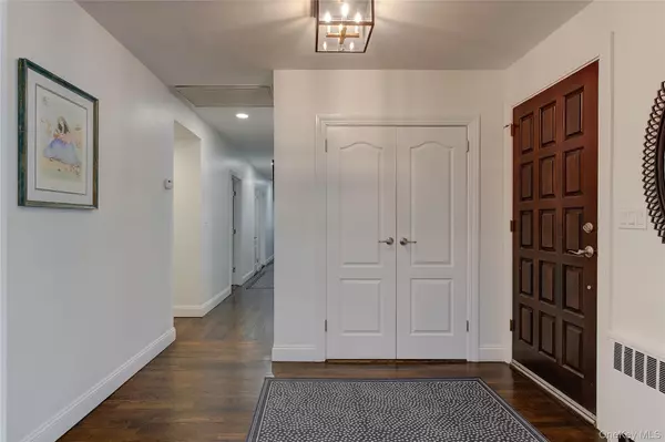 Old Westbury, NY 11568,189 Old Westbury RD