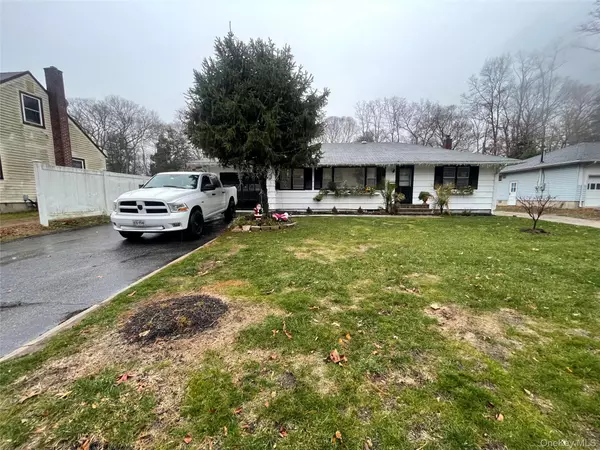 Middle Island, NY 11953,30 Oakcrest AVE