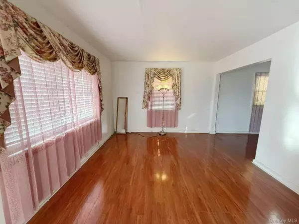 Hempstead, NY 11550,69 Glenmore AVE