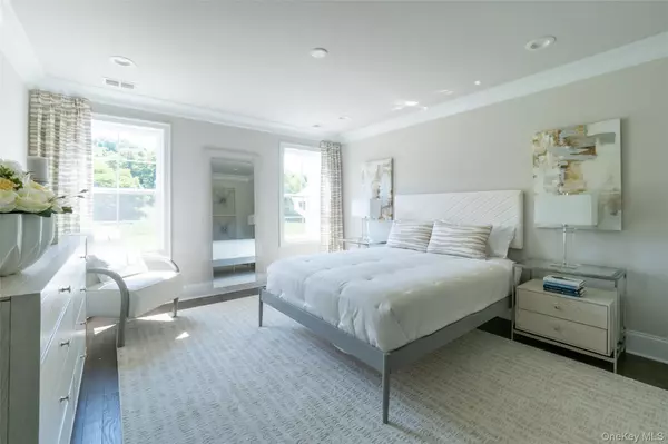 Hyde Park, NY 12538,309 Hudson View TER