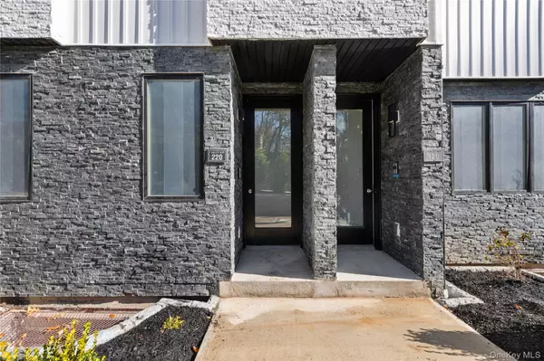 Spring Valley, NY 10977,5 Valley WAY #320