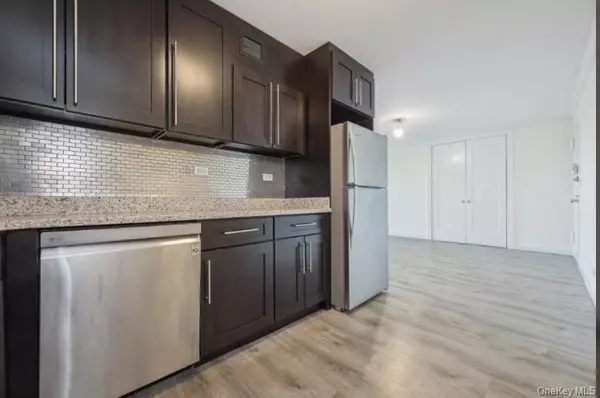 Bayside, NY 11360,2 BAY CLUB DR #17Z2