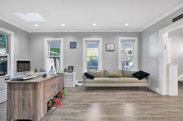 Woodmere, NY 11598,49 Centre ST