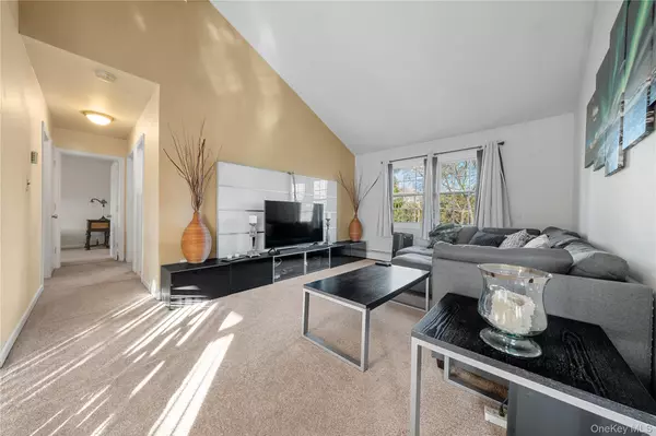 East Patchogue, NY 11772,60 Mercury AVE