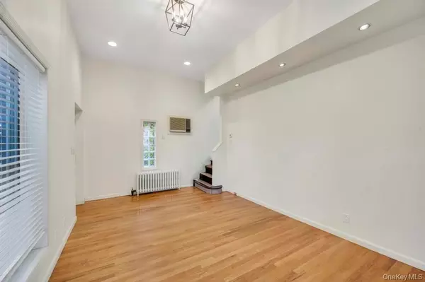 Valley Stream, NY 11581,88 Marlboro RD