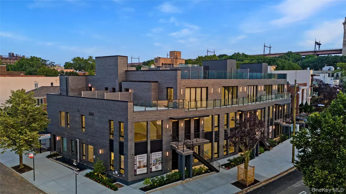 Astoria, NY 11105,21-31 Shore BLVD #3