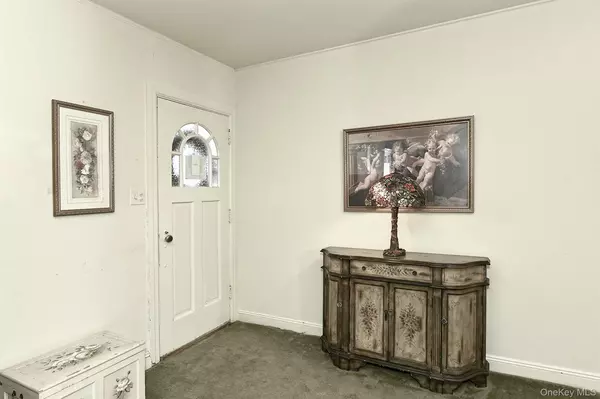 Huntington, NY 11746,32 Horton DR