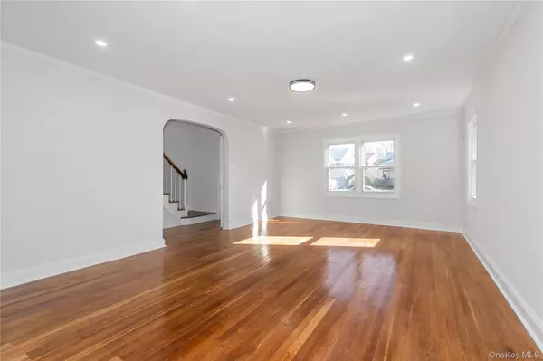 Little Neck, NY 11362,251-05 51st 51st AVE