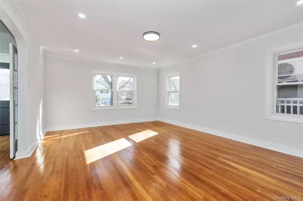 Little Neck, NY 11362,251-05 51st 51st AVE