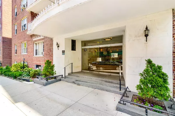 104-20 68th DR #B22, Forest Hills, NY 11375