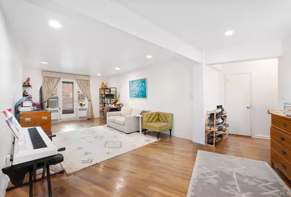 Forest Hills, NY 11375,104-20 68th DR #B22