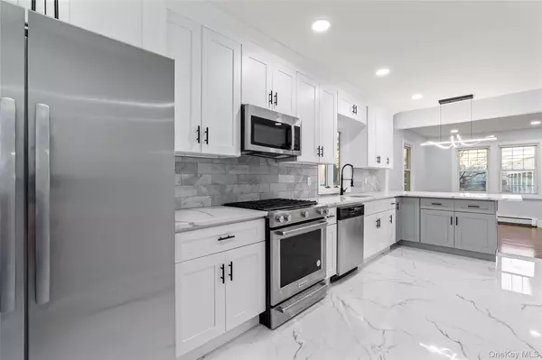 Massapequa, NY 11758,602 Clocks BLVD