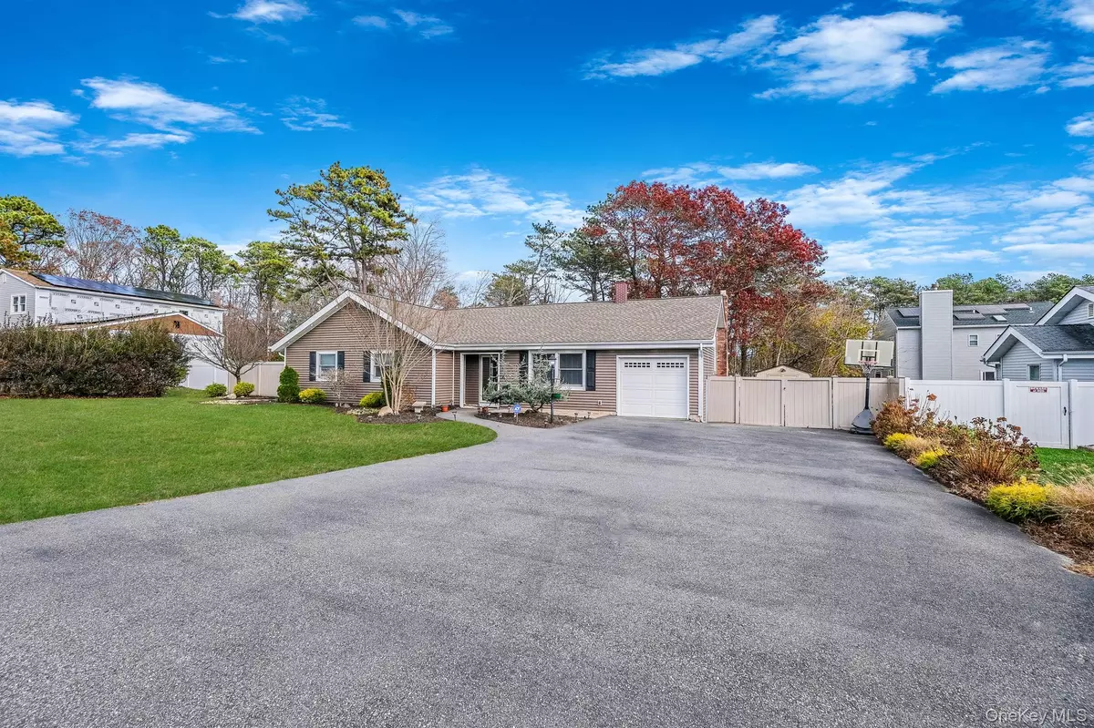 Medford, NY 11763,269 Bridgeport AVE