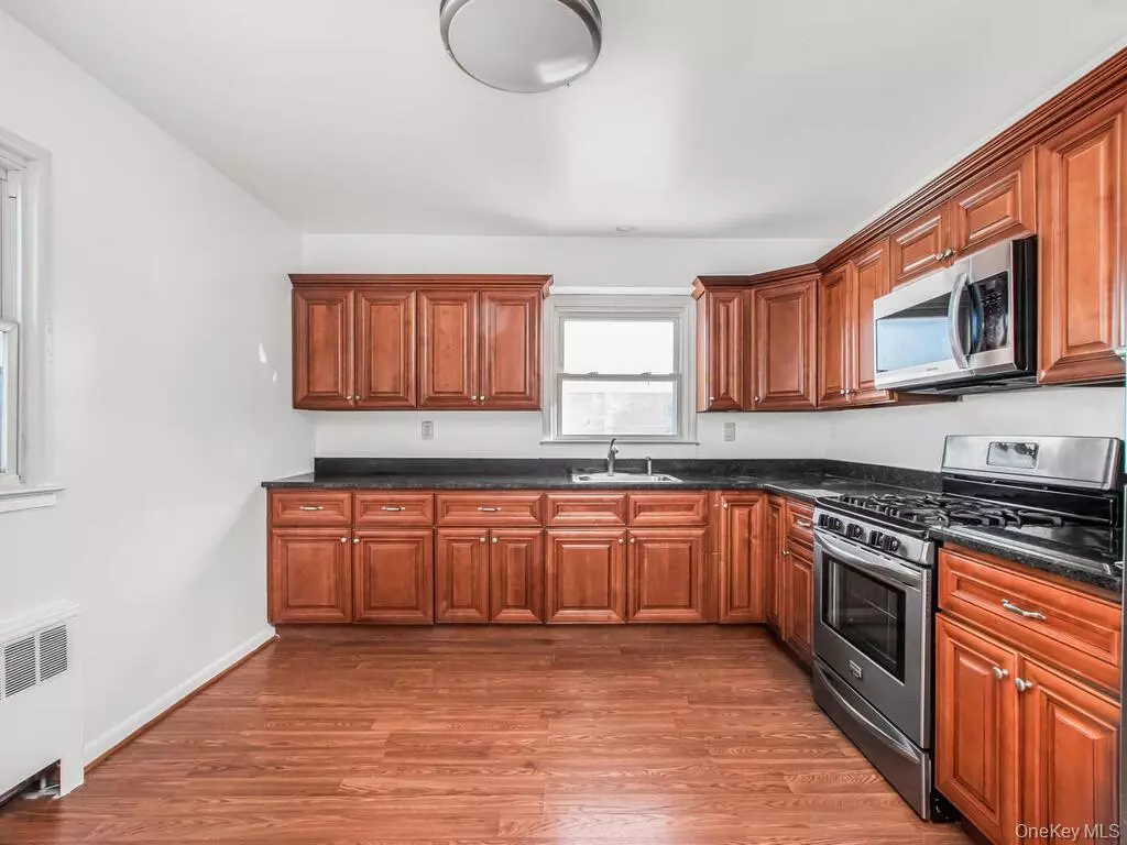 Yonkers, NY 10701,226 Kingston AVE