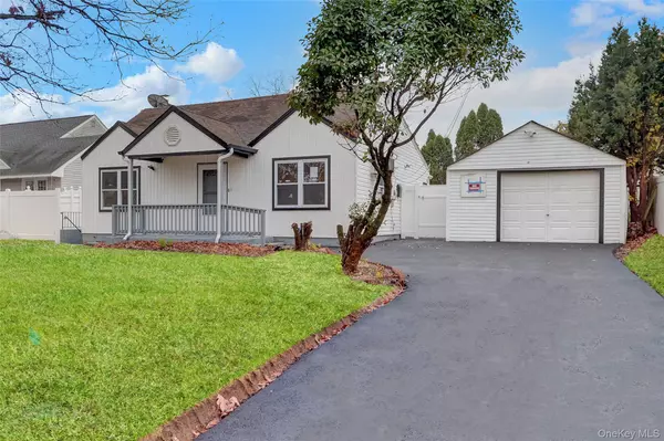 12 Carlls PATH, North Babylon, NY 11703