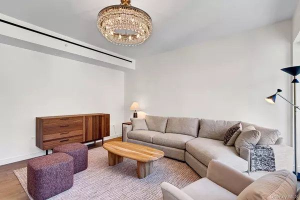 New York (manhattan), NY 10010,200 E 21st ST #8A