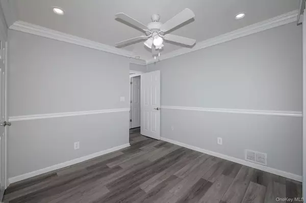 Port Jefferson, NY 11777,6-3A Presidents DR #6-3A