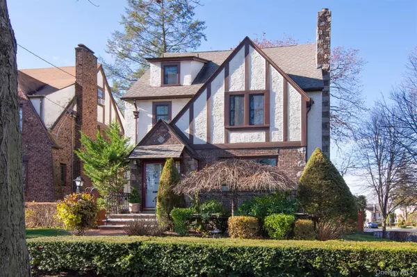 Yonkers, NY 10705,233 Kneeland AVE