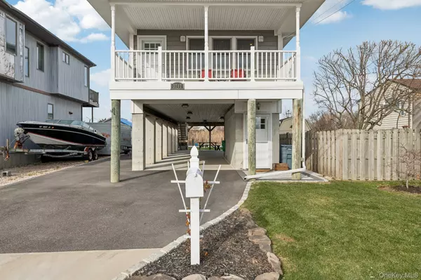 Seaford, NY 11783,3717 Somerset DR