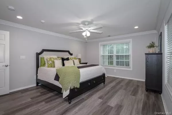 Farmingville, NY 11738,11 Overlook DR #11