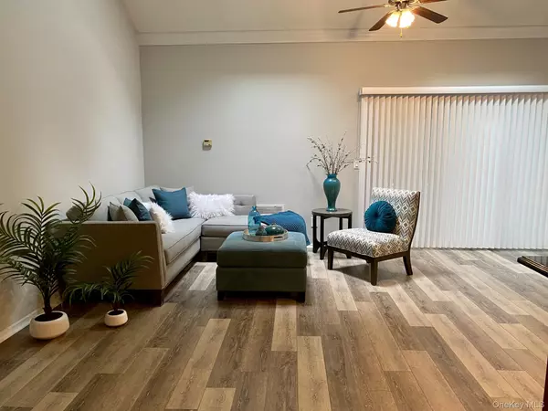 Farmingville, NY 11738,96 Horizon View DR #96