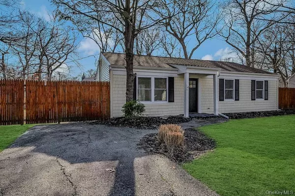 Middle Island, NY 11953,4 Park LN