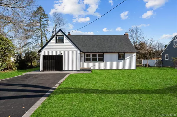 Amityville, NY 11701,22 Guilette PL