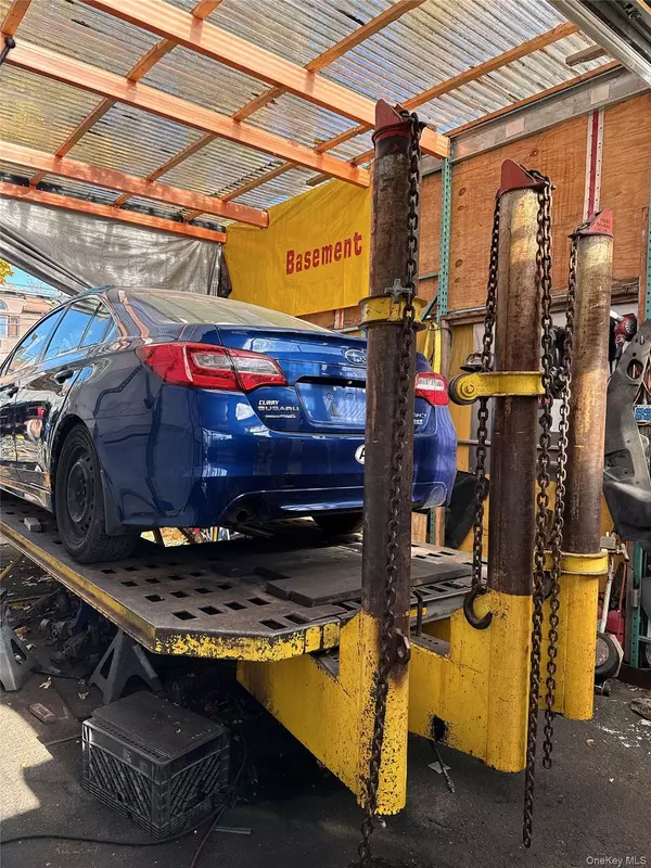 Maspeth, NY 11378,60-91 60th ST