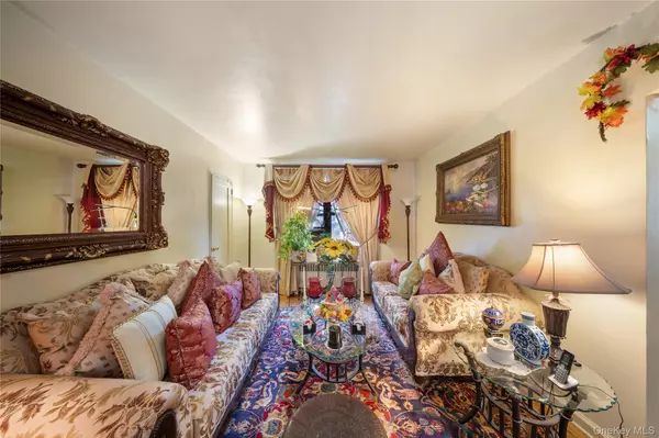 Flushing, NY 11367,70-79 Park DR #B