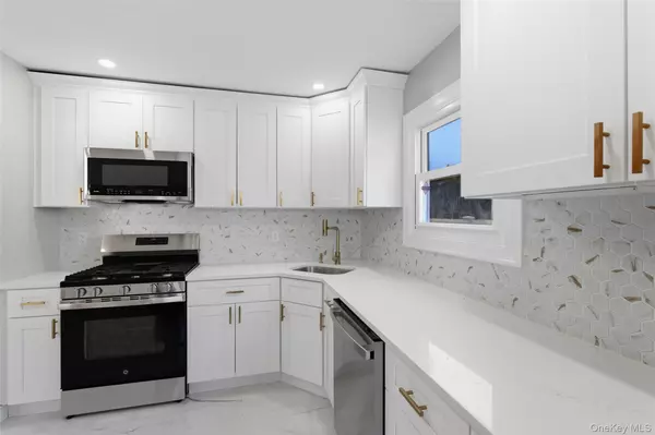 Babylon, NY 11704,792 Glendale RD