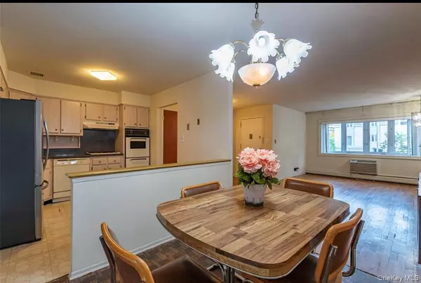 Bayside, NY 11360,18-16 Bell BLVD #2