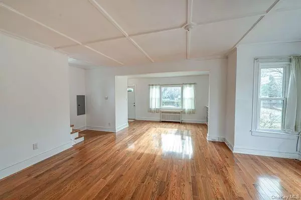 Babylon, NY 11702,243 Locust AVE