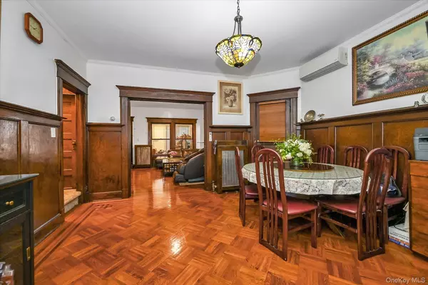 Richmond Hill, NY 11418,87-71 111th ST