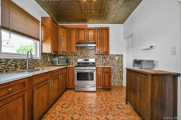 Richmond Hill, NY 11418,87-71 111th ST