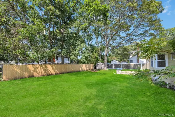 Mastic Beach, NY 11951,11 Edwards RD