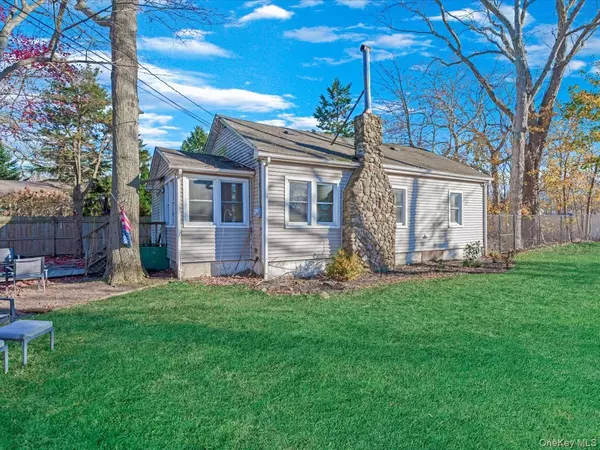 29 Parkside AVE, Miller Place, NY 11764