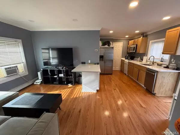 Huntington, NY 11743,3 Union PL #B