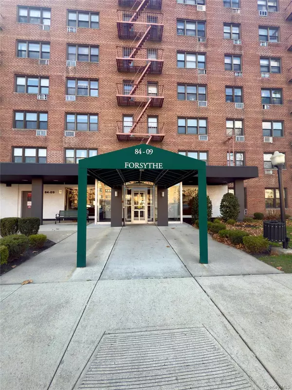 Howard Beach, NY 11414,84-09 155th AVE #2H