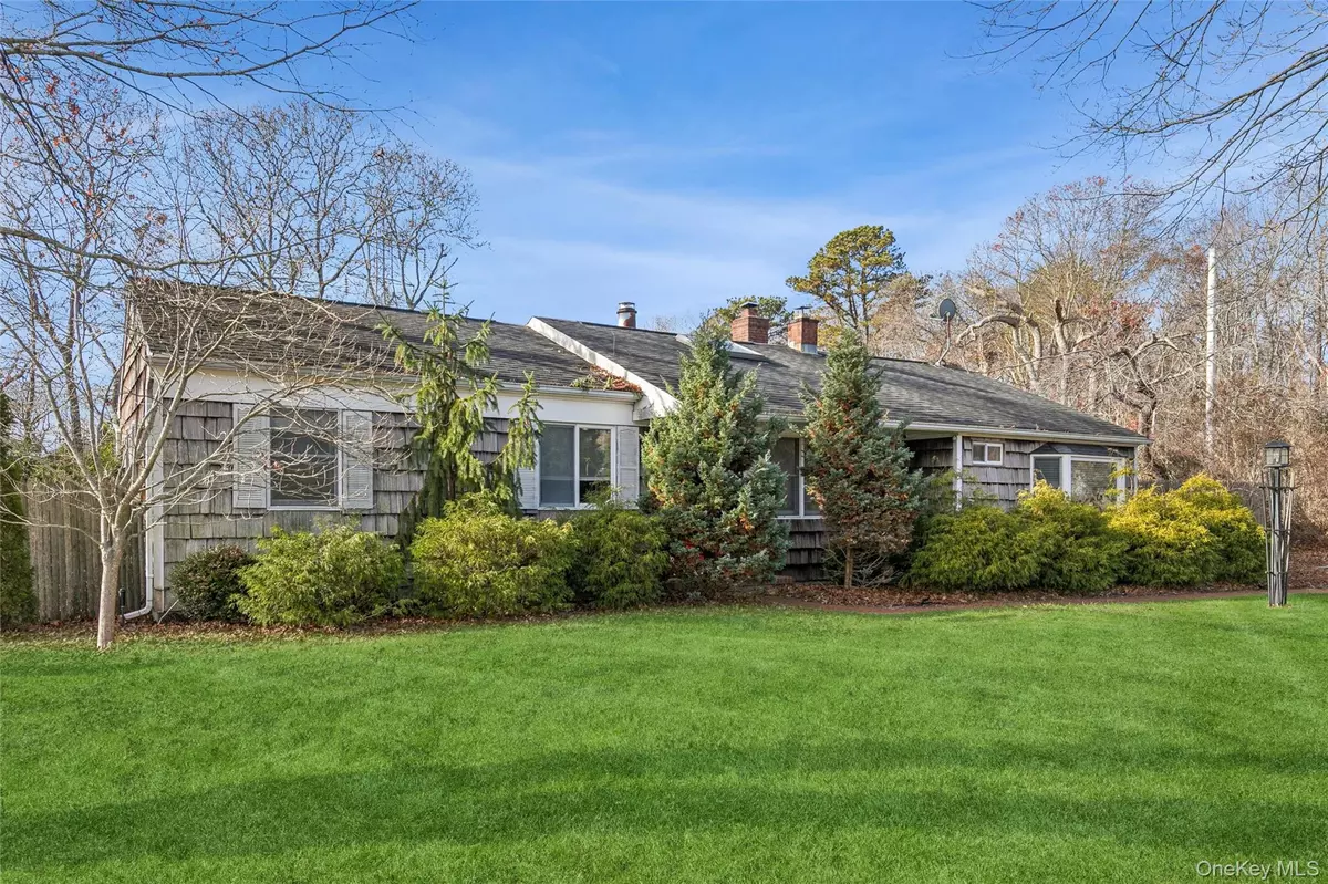 Hampton Bays, NY 11946,5 Rutyna CIR