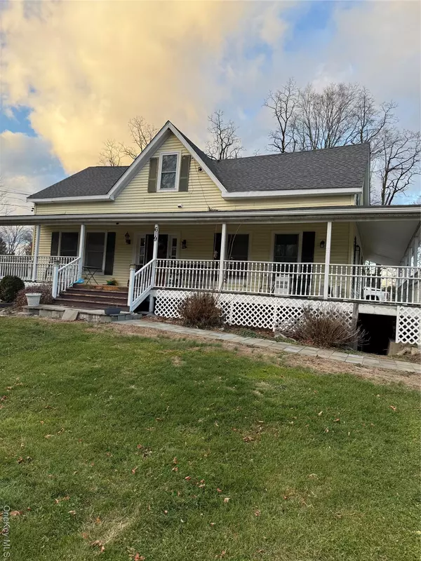 619 Salt Point TPKE, Poughkeepsie, NY 12601