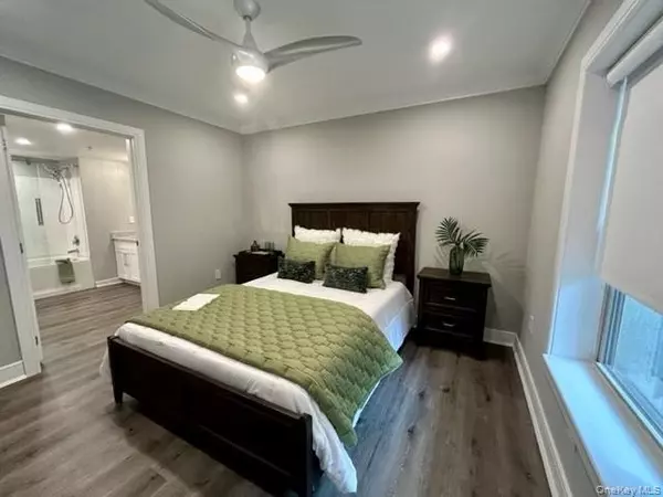 Glen Cove, NY 11542,100 Glen ST #N2321