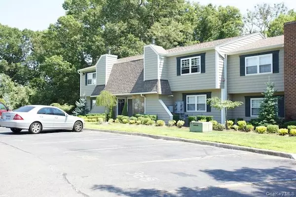 342 Lake Pointe DR #342, Middle Island, NY 11953