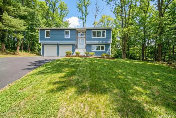 Mahopac, NY 10541,204 Dahlia DR