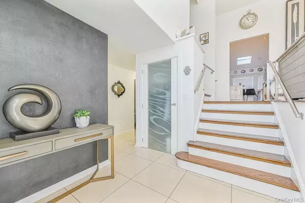 Hewlett, NY 11598,972 S End