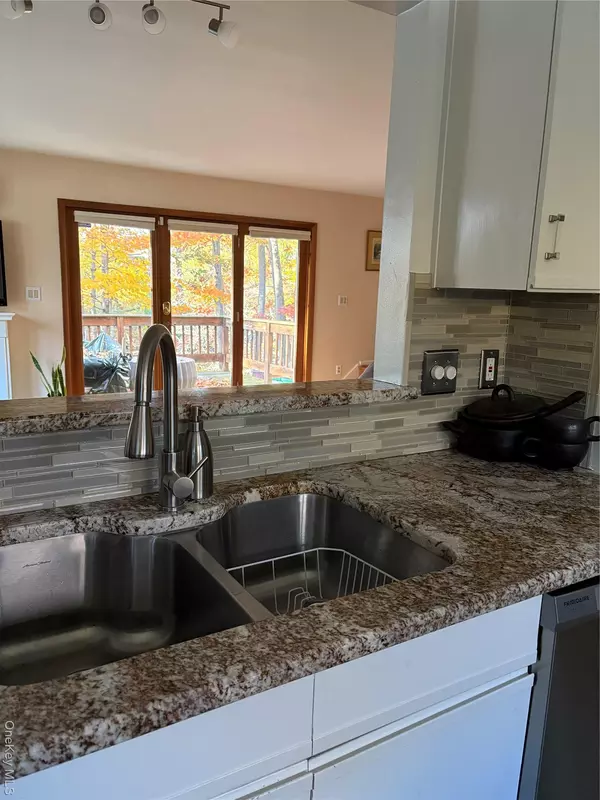 Beacon, NY 12508,48 Angela CT