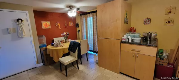 Newburgh, NY 12550,404 Parr Meadow DR #4D