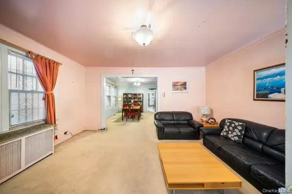 Elmhurst, NY 11373,41-71 Gleane ST