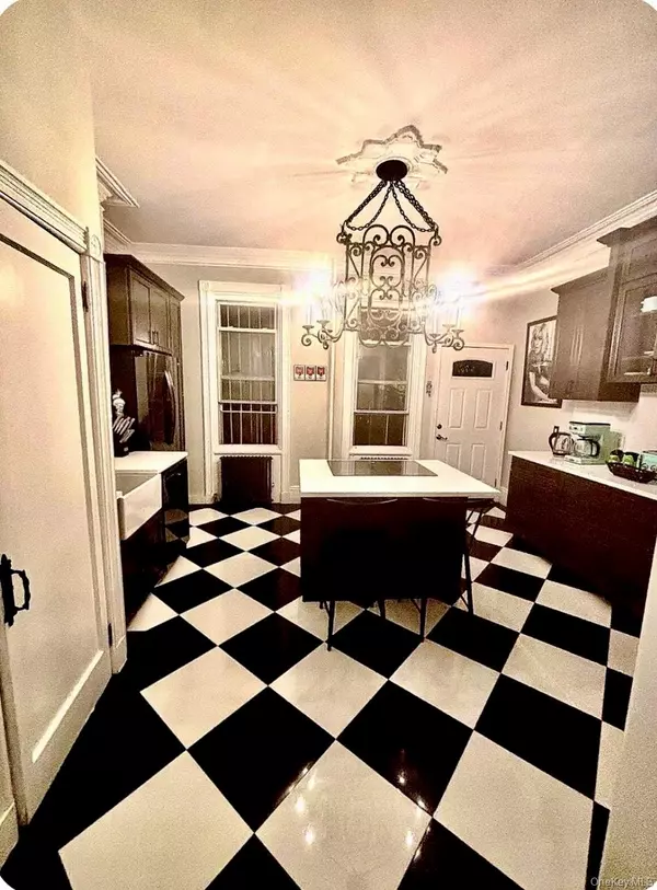 282 163rd ST, Bronx, NY 10451