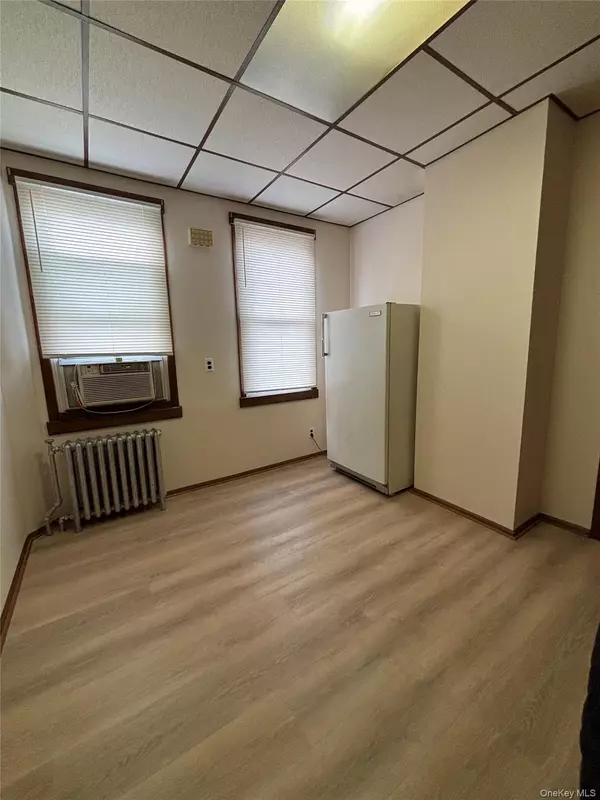 Corona, NY 11368,5512 Van Cleef ST